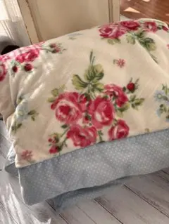 希少LAURA ASHLEY 花柄ブランケット　毛布　薔薇柄　ローズ　クッション