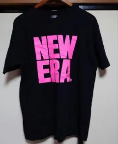NEW ERA 半袖Tシャツ ブラック ピンクロゴのサムネイル