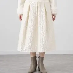ANAYI ふくれフィルムジャガードフレアスカート 白　ホワイト　36