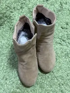 ベージュ スエード ジッパー付き ショートブーツ