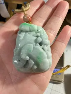 翡翠 彫刻 ペンダント 念珠 木製ケース付き骨董古美術時代物　開運お守り 翡翠 彫刻 ペンダント 念珠 木製ケース付き骨董古美術時代物 開運