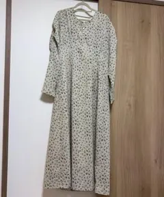 アーバンリサーチ　F by ROSSO　Vネックパフスリーブワンピースのサムネイル