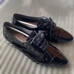 ブラックエナメルローファー