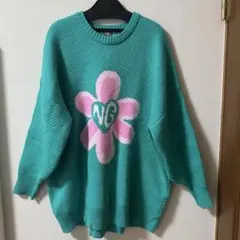 美品！ターコイズ 花柄オーバーサイズニット