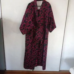 黒と赤の花柄 着物