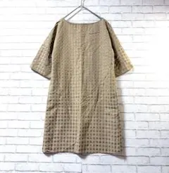 【エルプラネット】 ドット柄ボートネック風ワンピース38光沢 膝丈のサムネイル