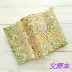 緑色の更紗模様のブックカバー　文庫本　新品　木綿100%　ハンドメイド
