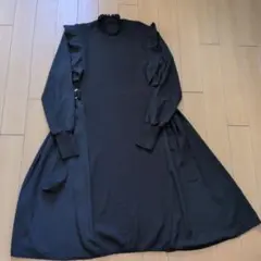 お値下しました！フリル付きブラックワンピース