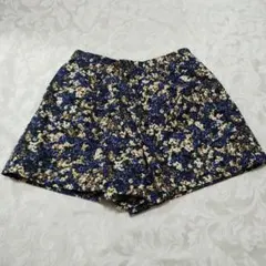 ストロベリーフィールズ　花柄ショートパンツ ネイビーのサムネイル