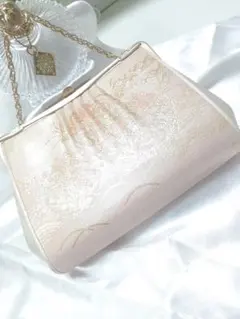 エレガントなピンクのパーティーバッグ 金色の刺繍付き　和装品