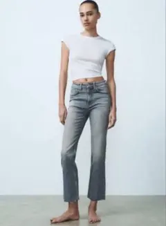 ZARA TRF CROPPED FLARE ハイライズデニムパンツ