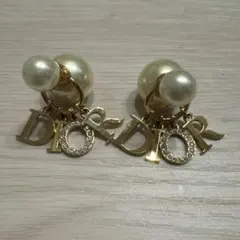 Dior ロゴ パール ピアス ゴールド