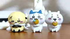 【ちいかわ】フィギュア マスコット 3体セット　ガチャ　ハチワレ　ラッコ