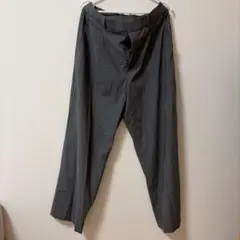 UNIQLO スラックス グレー タックワイドパンツ