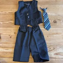 黒のベストとショートパンツセット 95cm