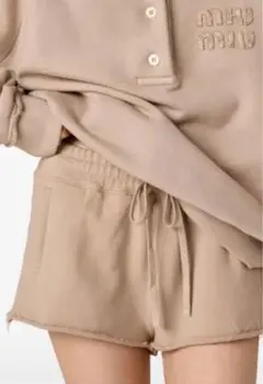 Miu Miu スウェットショートパンツ ベージュのサムネイル