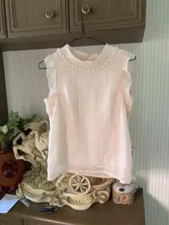 フリル付きピンクノースリーブシャツ Sサイズ