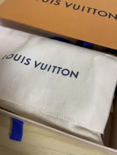 。LOUIS VUITTON 手帳型ケース 黒　縦16、横8.5
