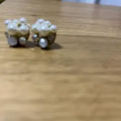 パールとクリスタルのスタッドピアス