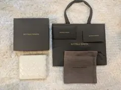 美品　BOTTEGA VENETA ボッテガ　イントレ 二つ折り財布　ホワイトのサムネイル