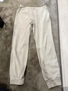 ウルトラストレッチアクティブジョガーパンツ　ユニクロ　ベージュ