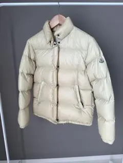モンクレール　クリーム色 ダウンジャケット