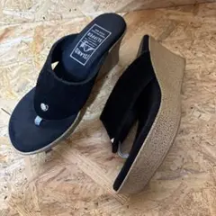 ISLAND SLIPPER ブラックレザー トングサンダル 厚底サンダルのサムネイル