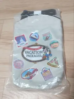 新品　 バケーションパッケージ ミッキーショルダーバッグ　サコッシュ　パスケース