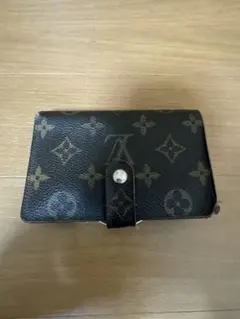 LOUIS VUITTON ヴィトン　モノグラム　がま口　二つ折り財布のサムネイル