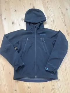 Columbia 黒 M ソフトシェルOMNI-SHIELDジャケット フード