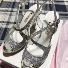 新品同様☆DIANA☆ラメのキラキラ‪☆サンダル☆シルバー