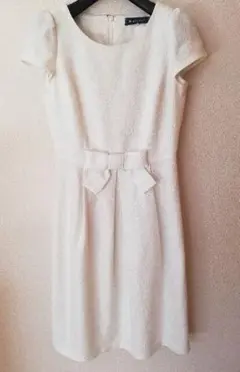 マジェ様専用　リボン付きホワイトひざ丈ワンピース