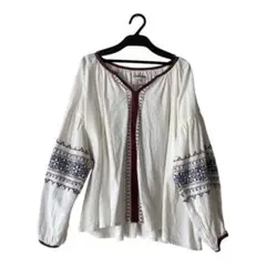 刺繍入りホワイト長袖ブラウス