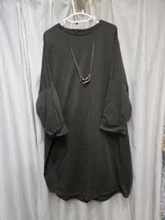 ゆ*み様 大きいサイズ☆ネックレス付き！オリーブグリーン 4L 五分袖 トップス