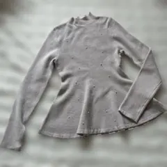 ピンク系　ペプラムニット　タイトフィット　パール　リブニット ハイネックセーター