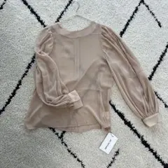 タグ付き ピンクベージュ シフォン パフスリーブブラウス