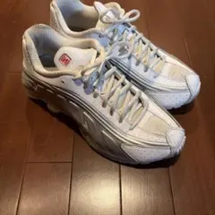 NIKE Shox ホワイト シルバー スニーカーのサムネイル