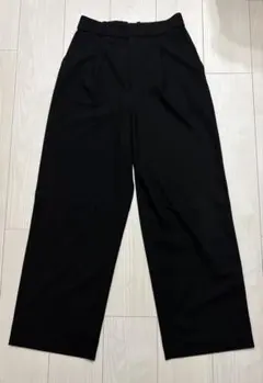 黒 ワイドパンツ センタークリース