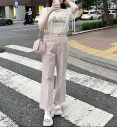 【新品タグ付き】ブーツカットデニム　パンツ　ピンク　Mサイズ　ジーンズ　ジーパンのサムネイル