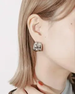 新品★SMELLY スメリー☆ステンレスニュアンスワイドピアス シルバーのサムネイル
