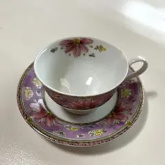 ピンクとホワイトの花柄デザインのNARUMI製ティーカップとソーサーセット。のサムネイル
