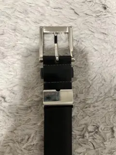 黒レザーベルト 金属バックル付き