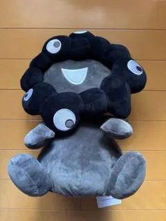 関西万博 黒ミャクミャク 這型ぬいぐるみ ブラック L - メルカリ