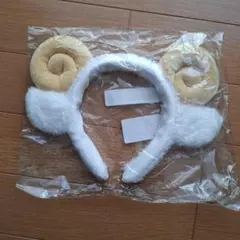 羊の耳カチューシャ