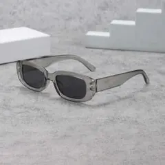 スクエア型　サングラス　UVカット　グレー