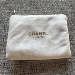 CHANEL BEAUTE ホワイト ポーチ　ノベルティのサムネイル