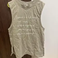 GU ベージュ ノースリーブタンクトップ