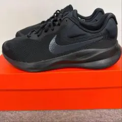 新品 NIKE ナイキ ランニングシューズ 黒 26.5