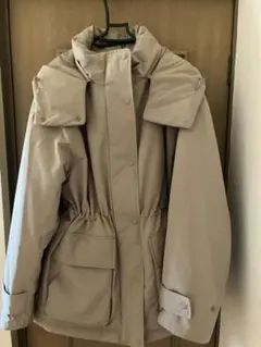 ユニクロ　ハイブリッドダウンコート　ベージュ　M