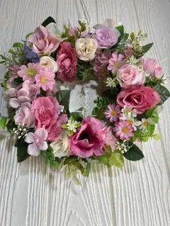 ピンクの花のフラワーリース(造花)✳︎玄関リース等✳︎贈り物　 　　※直径約29㎝